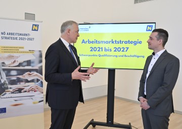 Landesrat Martin Eichtinger und MAG Geschäftsführer Martin Etlinger informierten über die erfolgreiche Arbeitsmarktstrategie 2021 bis 2027. 