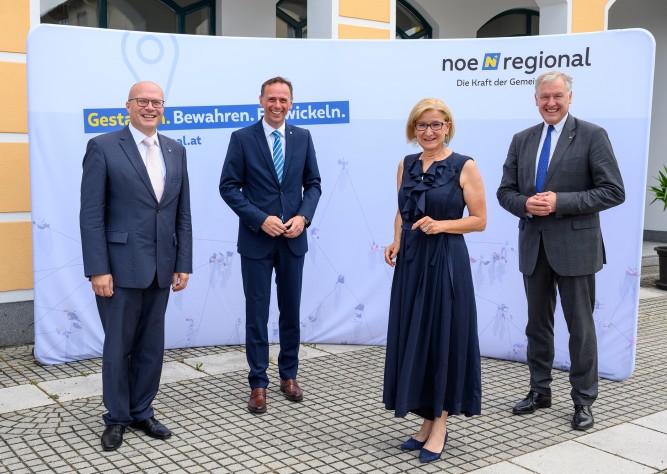 LH Mikl-Leitner, LR Eichtinger und LR Danninger beim „Frühstück mit der Region“ im Waldviertel