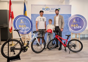 LH-Stv. Udo Landbauer, Magnus und Radkids-Markenbotschafter Philipp Kaider. (v.r.n.l.)