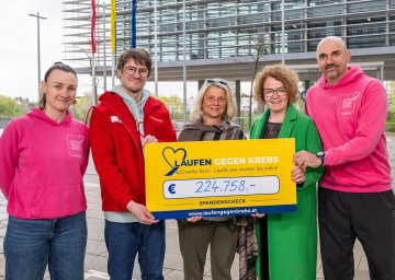 (v.l.n.r.) Uschi Kohl, Matthias Schmid von der Stammzellenspende Rotes Kreuz, Geschäftsführerin Krebshilfe NÖ Sibylle Rasinger, Landesrätin Christiane Teschl-Hofmeister und Organisator Christian Kohl.