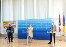 Bei der Pressekonferenz: Nuklearmediziner Weiss, Landeshauptfrau Mikl-Leitner und Aufsichtsrat Schneeberger