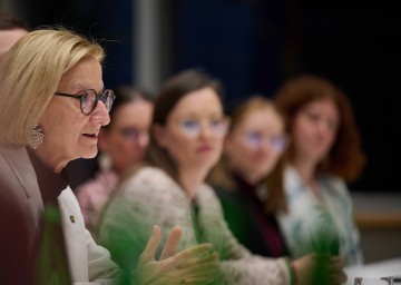 Landeshauptfrau Johanna Mikl-Leitner bestärkte die Jung-Politikerinnen: „Es geht darum, sich durchzusetzen, umzusetzen und dann viel darüber zu reden, was man macht.“