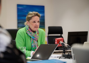 Mit „Meisterlich ausgestattet“ und einer Praktikumsförderung stellte Landesrätin Susanne Rosenkranz in St. Pölten zwei neue Förderschienen vor.