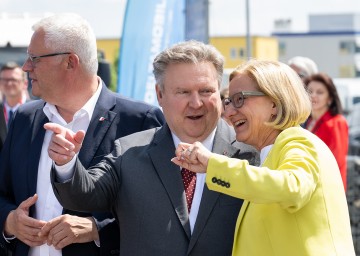Landeshauptfrau Johanna Mikl-Leitner und Michael Ludwig, Österreichischer Städtebundpräsident und Wiener Bürgermeister, freuen sich über einen gelungen Städtetag 2024 in Wiener Neustadt.