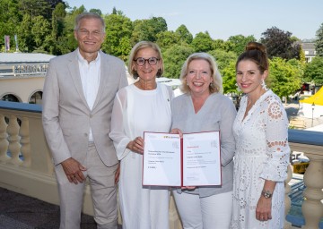 (v.l.n.r.) Harald Brandstätter (Direktor Casino Baden), Landeshauptfrau Johanna Mikl-Leitner, Ursula Winter (Head of Sales & Marketing, Congress Center Baden) und Bürgermeisterin Carmen Jeitler-Cincelli.