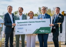 (v.l.n.r.) Jörg Beginen, COO HR Group, Herbert Pinzolits, Eigentümer und CEO MAMMA GROUP, Landeshauptfrau Johanna Mikl-Leitner, Günther Ofner, Vorstand der Flughafen Wien AG und Wolfgang Scheibenpflug, Bereichsleiter Immobilien- und Standortmanagement Flughafen Wien AG.