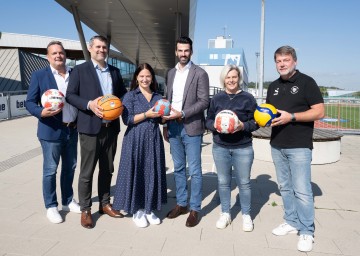 (v.l.) Wolfgang Ammerer, Stefan Worenz, Barbara Weiser, LH-Stellvertreter Udo Landbauer, Tanja Schulte und Harald Hofko.