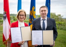Landeshauptfrau Johanna Mikl-Leitner und Governor Maksym Kozytskyj unterzeichneten das Memorandum of Understanding.