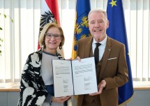 Landeshauptfrau Johanna Mikl-Leitner und Wiener Neustadts Bürgermeister Klaus Schneeberger.