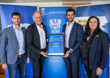 (v.l.n.r.) Stefan Schwaiger (Operative Leitung Olympiazentrum Niederösterreich), ÖOC-Generalsekretär Peter Mennel, LH-Stellvertreter Udo Landbauer, Ilse Stöger (Strategische Leitung Olympiazentrum Niederösterreich) 