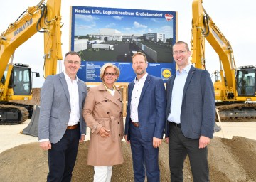Handelskette Lidl: Großinvestition in Großebersdorf im Bezirk Mistelbach. Geschäftsleiter Matthias Raßbach, Landeshauptfrau Johanna Mikl-Leitner, Geschäftsleiter-Vorsitzender Christian Schug und Geschäftsführer Ronny Bauer (v.l.n.r.) 