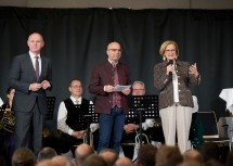 Eröffnung des neuen Gemeindezentrums in Mautern: Bundesminister Gerhard Karner, Moderator Max Mayerhofer und Landeshauptfrau Johanna Mikl-Leitner