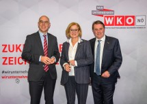 Im Bild von links nach rechts: Professor Gabriel Felbermayr, Direktor des österreichischen Instituts für Wirtschaftsforschung (WIFO), Landeshauptfrau Johanna Mikl-Leitner und WKNÖ-Präsident Wolfgang Ecker