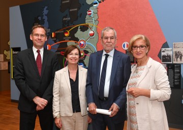 Von links nach rechts: Christian Rapp, Doris Schmidauer, Bundespräsident Alexander Van der Bellen, Landeshauptfrau Johanna Mikl-Leitner.