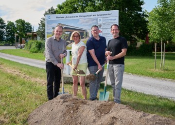 LH Mikl-Leitner beim Spatenstich „Schlafen im Weingarten“ am Johanneshof in Tattendorf LH Mikl-Leitner beim Spatenstich „Schlafen im Weingarten“ am Johanneshof in Tattendorf