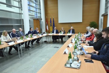 Landesrätin Ulrike Königsberger-Ludwig und Landesrat Martin Eichtinger (mitte) bei der Kick-off-Veranstaltung.