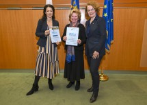 Foto Waldviertler Kernland (v.l.n.r.): Pia Baresch, Doris Maurer, Christian Seper und Senioren-Landesrätin Christiane Teschl-Hofmeister(v.l.n.r.): Pia Baresch, Traudl Wolfschwenger und Senioren-Landesrätin Christiane Teschl-Hofmeister.