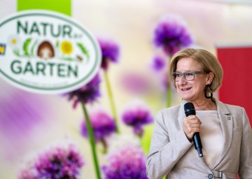 Landeshauptfrau Johanna Mikl-Leitner gratuliert zum 25-jährigen Jubiläum von Natur im Garten: „Wir können heute mit Stolz sagen: Niederösterreich ist das ökologische Gartenland Nummer 1 in Europa.“