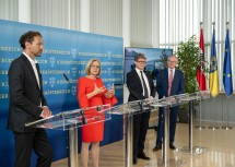 Von links nach rechts: ISTA-Präsident Martin Hetzer, Landeshauptfrau Johanna Mikl-Leitner, Bundesminister Martin Polaschek und LH-Stellvertreter Stephan Pernkopf.