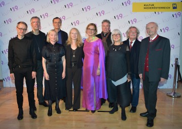 NÖ Kulturpreise 2019: Landeshauptfrau Johanna Mikl-Leitner (Bildmitte) mit den Würdigungspreisträgern