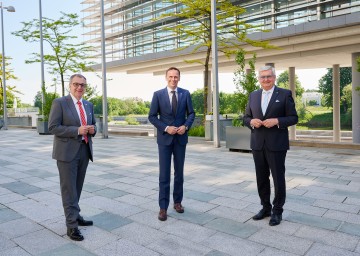 v.l.: NÖ GVV-Präsident Rupert Dworak, Sportlandesrat Jochen Danninger und NÖ-Gemeindebund-Präsident Alfred Riedl