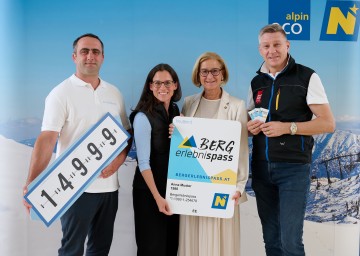 v.l. Nazar Nydza, Geschäftsführer Semmering Hirschenkogel, Veronika Nutz, Geschäftsführerin Hochkar Bergbahnen und Ötscherlifte Lackenhof, Landeshauptfrau Johanna Mikl-Leitner, Karl Weber, Koordinator ARGE NÖ Bergerlebnispass und Geschäftsführer Annaberger Lifte (bis 31. Oktober 2025 auch: Hochkar Bergbahnen und Ötscherlifte Lackenhof