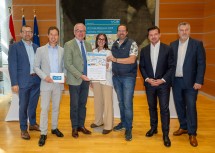 Preisüberreichung für den Stadtbus Amstetten als vorbildliches Projekt: N-Bus-Geschäftsführer Anton Pichler, VCÖ-Sprecher Christian Gratzer, LH-Stellvertreter Stephan Pernkopf, Nina Godderidge von den Stadtwerken Amstetten, Vizebürgermeister Markus Brandstetter, VOR-Geschäftsführer Alexander Schierhuber und Rudolf Wroblewski, ÖBB-Infrastruktur AG (v.l.n.r.)