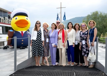 Landeshauptfrau Johanna Mikl-Leitner und Bundesministerin Karoline Edtstadler freuten sich beim diesjährigen Donau-Salon im Rahmen des 28. Europa-Forum Wachau über die hochkarätigen Teilnehmerinnen aus dem Netzwerk "The Next Generation is Female“.