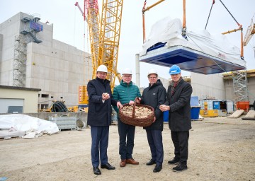 (v.l.n.r.) Matthias Stadler, Bürgermeister St. Pölten, LH-Stellvertreter Stephan Pernkopf, EVN Vorstandssprecher Stefan Szyszkowitz und Thomas Salzer, Geschäftsführer der Salzer-Gruppe.