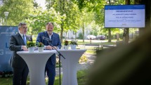 Bei der Pressekonferenz im LK Mauer: Landesrat Ludwig Schleritzko und Prim. Dr. Christian Korbel (v.l.n.r.).