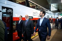 LH-Stellvertreter Udo Landbauer am Weg zur Premierenfahrt.