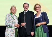 LH Mikl-Leitner gratuliert zu 140 Jahren Raiffeisen