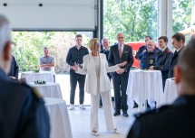 „Die Mitglieder der Betriebsfeuerwehr Landhaus stehen seit 30 Jahren mit viel Engagement, Fachwissen und großer Einsatzbereitschaft bereit“, so Landeshauptfrau Johanna Mikl-Leitner.