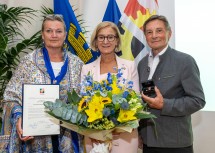 Landeshauptfrau Johanna Mikl-Leitner mit ÖJAB-Geschäftsführerin Monika Schüssler und ÖJAB-Präsident Günther Schlicker.