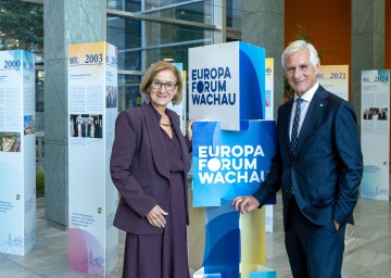 Landeshauptfrau Johanna Mikl-Leitner mit Michael Linhart, Präsident des Europa-Forum Wachau.