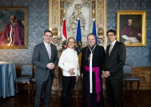 (v.l.) Bürgermeister Christoph Kaufmann, Landeshauptfrau Johanna Mikl-Leitner, Probst Anton Höslinger und Wirtschaftsdirektor Andreas Gahleitner.