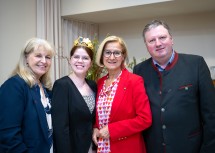Landeshauptfrau Johanna Mikl-Leitner mit Teilnehmern des Tourismusforum Wienerwald.
