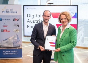 Staatssekretär Florian Tursky und Landesrätin Christiane Teschl-Hofmeister unterzeichneten die Vereinbarung „Digital Austria Pact“ in Tulln im Haus der Digitalisierung digital. 