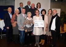 „Zeitfrühstück“ und Präsentation der Benefiz-CD „Nur die Zeit hat Zeit“. Im Bild: Landeshauptfrau Johanna Mikl-Leitner, Schauspielerin Waldtraud Haas, Nationalrat Hans Stefan Hintner (4. von links) Geschäftsführer Martin Lammerhuber (links) mit Festgästen und Sponsoren