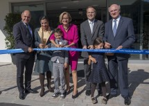 Nationalratspräsident Wolfgang Sobotka, Mayra Nuhr, Landeshauptfrau Johanna Mikl-Leitner, Prof. Martin Nuhr, Landeshauptmann a. D. Erwin Pröll und die Kinder Leon und Luna (v.l.n.r.)