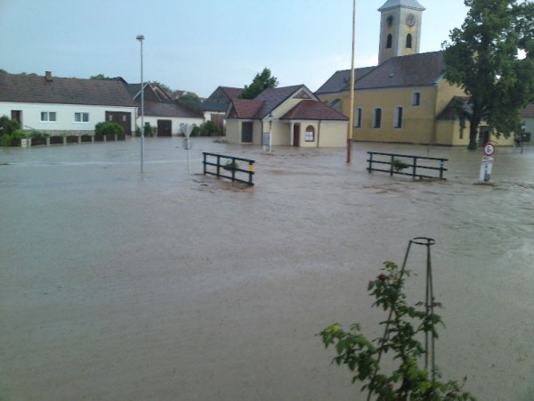 Überschwemmung in der Ortschaft Herzogbirbaum