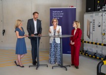 Bei der Pressekonferenz im neuen Wirtschaftshof: Deputy Managing Director Barbara Abraham, ISTA-Präsident Martin Hetzer, Landeshauptfrau Johanna Mikl-Leitner und Bundesministerin Eva-Maria Holzleitner