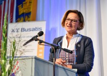Landeshauptfrau Johanna Mikl-Leitner hielt die Festrede bei der Jubiläumsfeier der Firma Busatis.