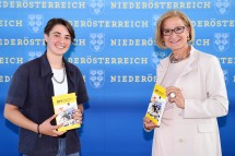 Landeshauptfrau Johanna Mikl-Leitner und Krista Kami: Die 21-Jährige aus Klosterneuburg studiert und forscht an der Universität Harvard