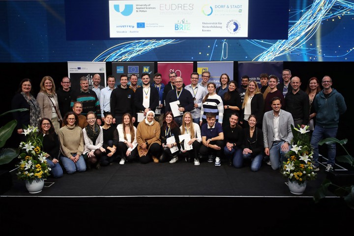 Gruppenfoto aller Teilnehmer