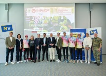 Christoph Schwarz und Petra Schwarz vom Organisationsteam, die Athletinnen Anna Pabinger und Hannah Rössler, NV-Vorstandsdirektor Stefan Wukovitsch, Stadtrat Ali Firat, Landesrat Martin Antauer, Gastrovertreter Andreas Graf, die Athleten Michael Weiss, Sebastian Aschenbrenner und Sebastian Fuchs, Nina Schwarz vom Organisationsteam und Sebastian Schubert vom Militärkommando Niederösterreich (v.l.n.r.)
