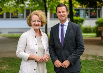 Bildungslandesrätin Christiane Teschl-Hofmeister und Bildungsdirektor Karl Fritthum.