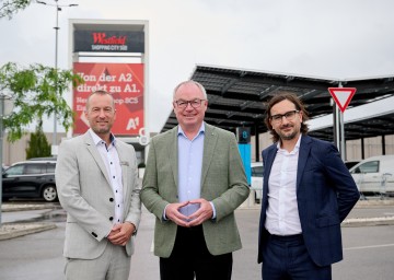 LH-Stellvertreter Stephan Pernkopf mit (li.) Zsolt Juhasz und (re.) Jakub Albert von der Westfield SCS.