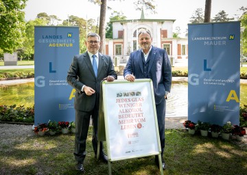 „Weniger Alkohol, mehr vom Leben“, dazu sprachen Landesrat Ludwig Schleritzko und Prim. Dr. Christian Korbel (rechts).