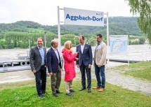 Landeshauptfrau Johanna Mikl-Leitner (m.) mit Bernhard Schröder (Donau Tourismus), Bürgermeister Andreas Nunzer, Spartenobmann Mario Pulker und Bürgermeister Josef Kienesberger.